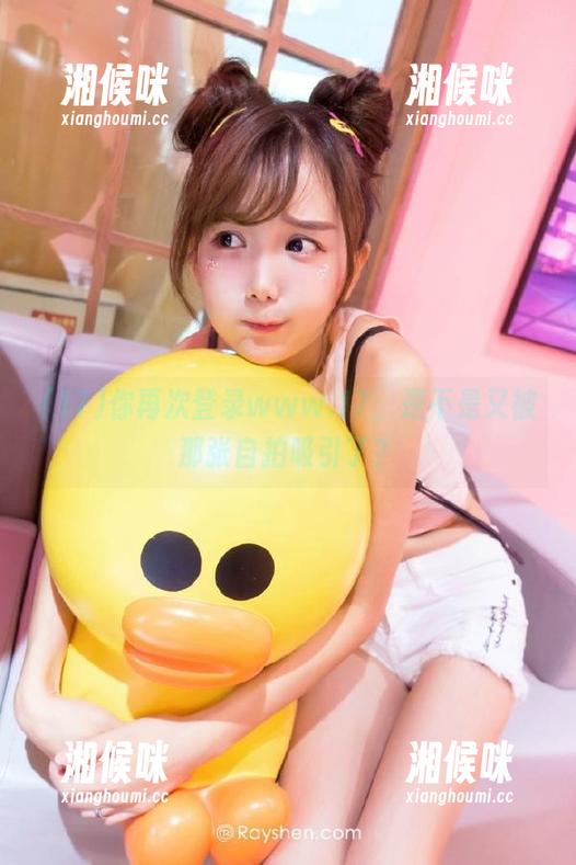 你再次登录www.17，是不是又被那张自拍吸引了？