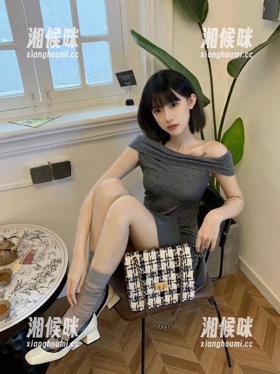 “www.17”app，只需一滑，所有八卦都在耳边悄悄说。