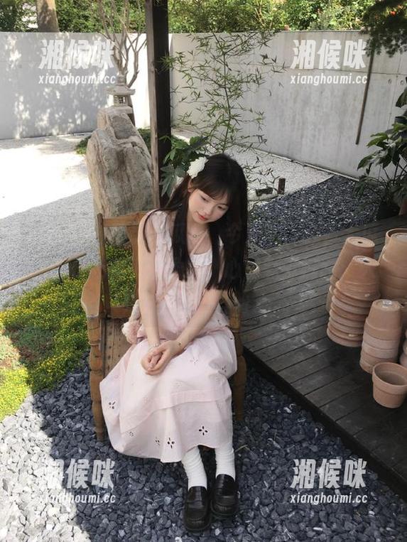 登录吃瓜网，今天这“必看大瓜”倒是让我热泪盈眶，心里默默嘀咕：人生何苦这样呀。