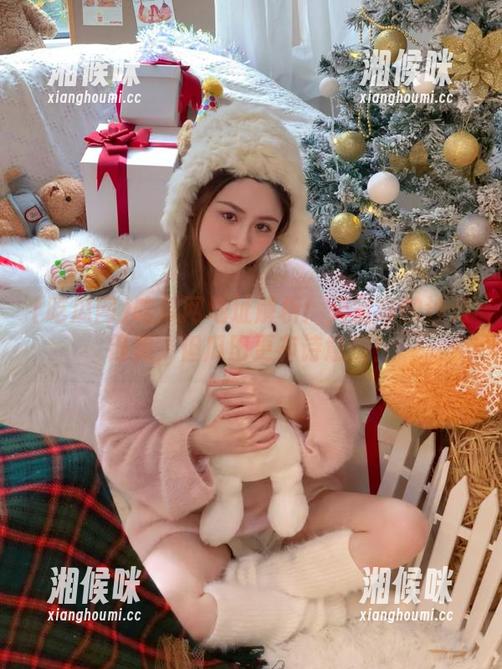 吃瓜网地址解析：天堂岛的沙滩很美，但瓜田更有诗意啊！