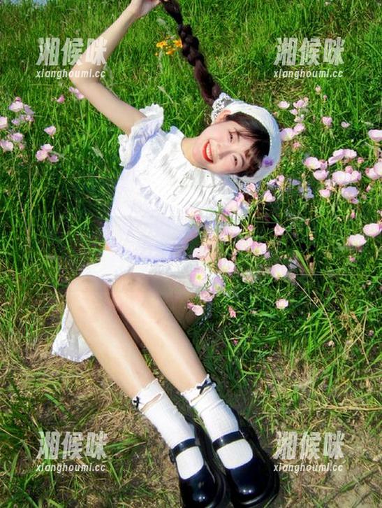 “爱吃瓜”传送门内，网友戏称：网红明星也是甜蜜怪兽？
