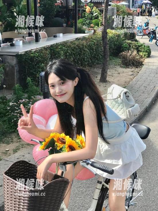 这边欢快的例行公事，苹果版“黑料51”又冒出个新动态，吃瓜路上发现无限乐趣。