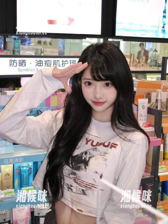 “黑料不打样”入口，感觉像是个虚拟八卦圆桌会，我坐沙发上边啃瓜边偷听。