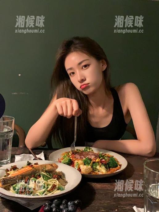 今晚“黑料在线”地址推荐，让我一边吃零食一边屏住呼吸！