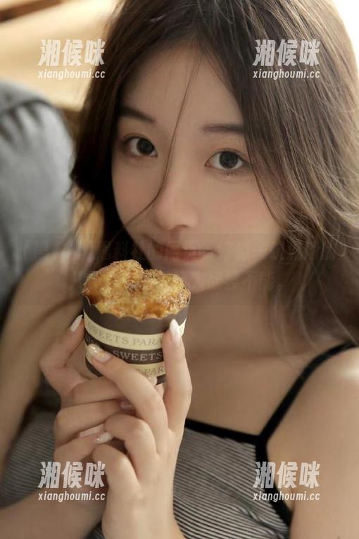 黑料社的网页，好似一碗流淌的八卦汤，喝了让人欲罢不能。